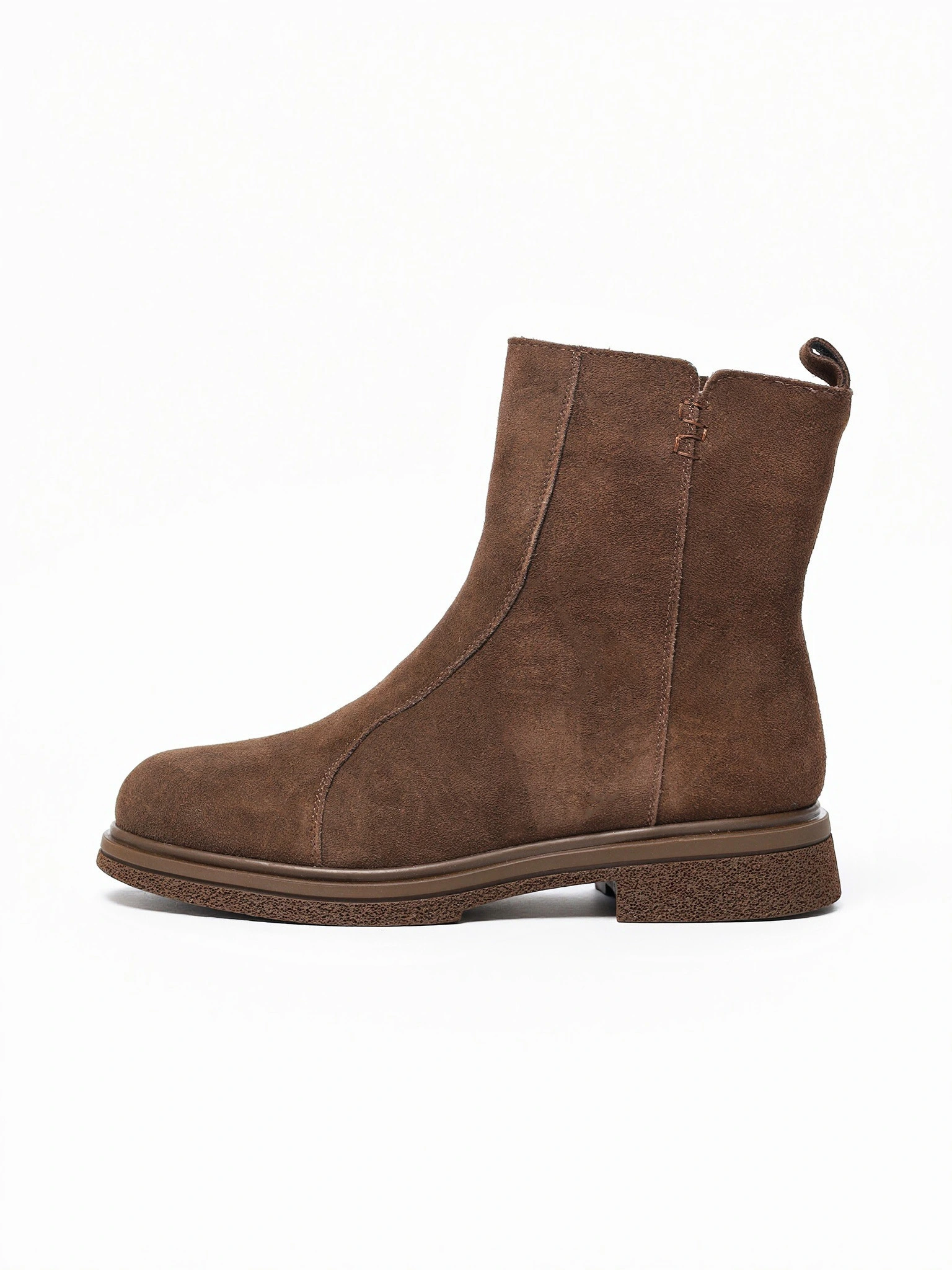 Ботинки коричневого цвета на низком каблуке